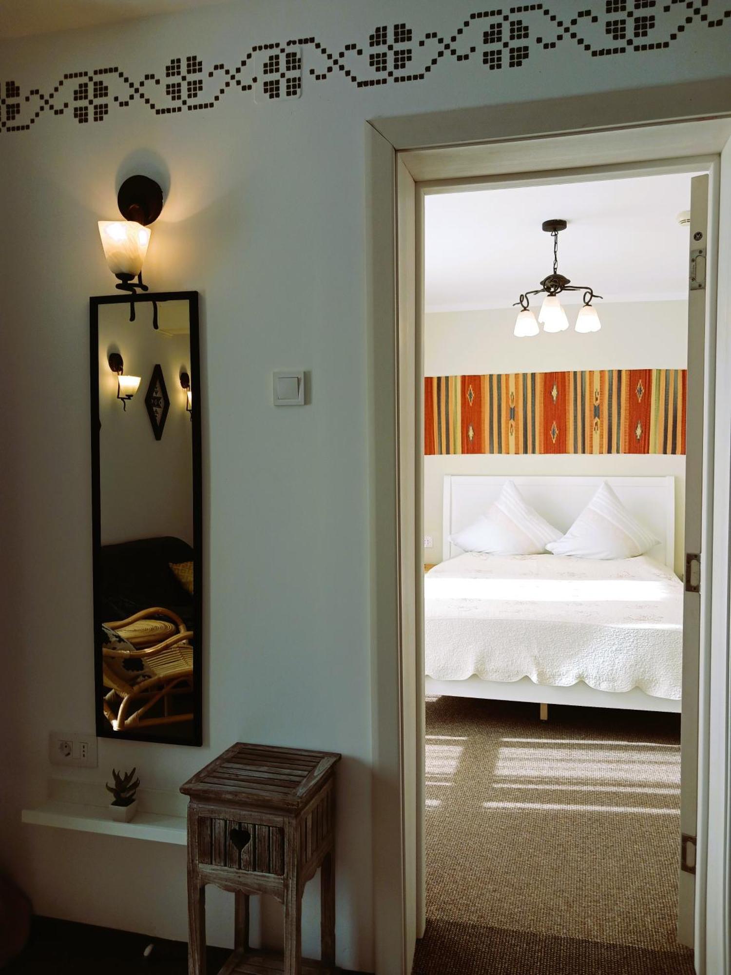 Hotel Casa Calin à Vama  Extérieur photo